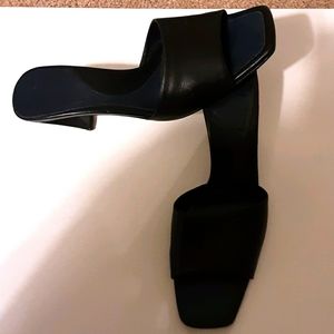 BALLY 100% leather size 6 1/2.  -rs